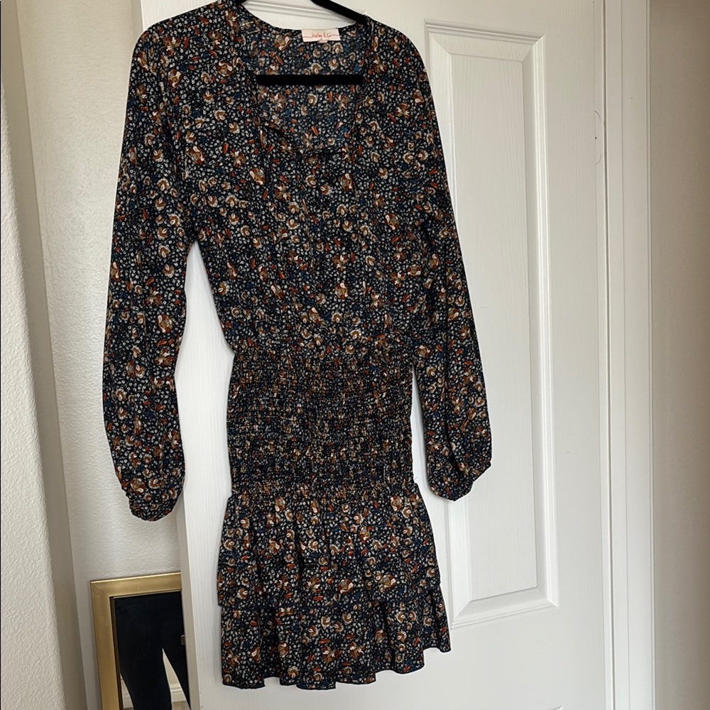 Elegant Black Long Sleeve Dress - Picture 1 of 3